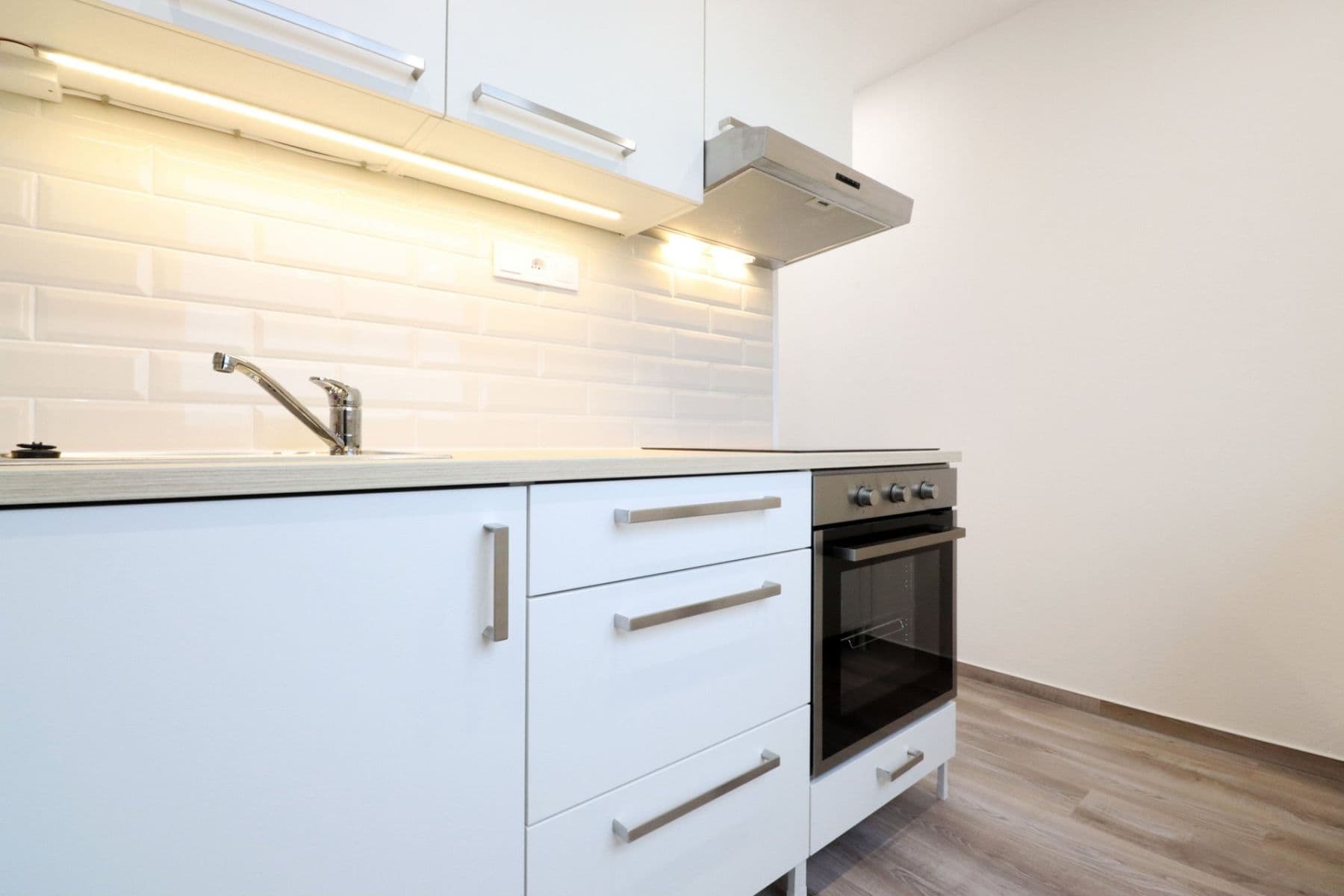 Pronájem bytu 2+1 53 m², Průběžná, Milovice, Středočeský kraj Pronájem bytu 2+1 53 m², Průběžná, Milovice, Středočeský kraj