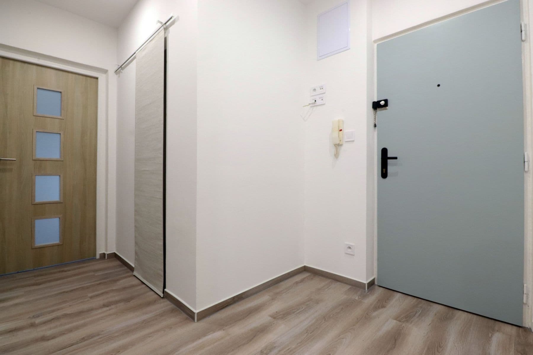 Pronájem bytu 2+1 53 m², Průběžná, Milovice, Středočeský kraj Pronájem bytu 2+1 53 m², Průběžná, Milovice, Středočeský kraj