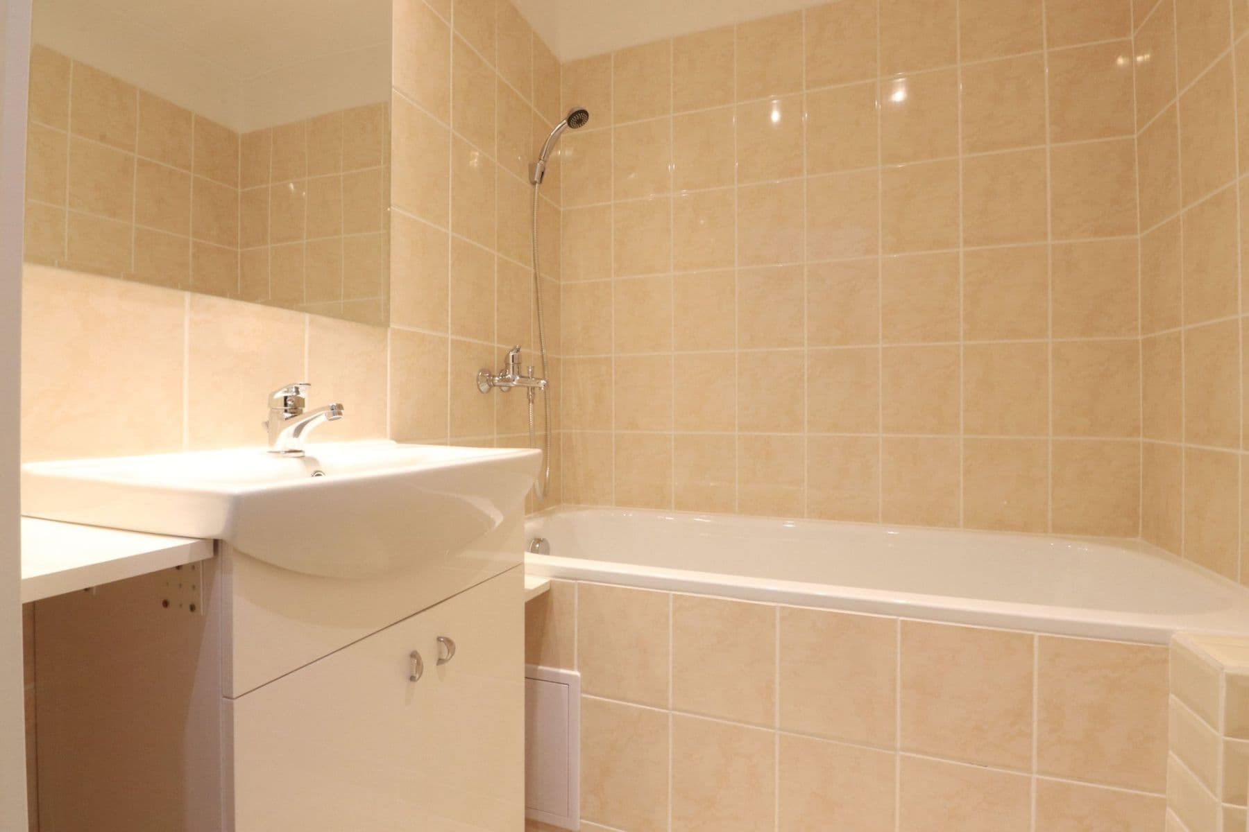 Pronájem bytu 2+1 53 m², Průběžná, Milovice, Středočeský kraj Pronájem bytu 2+1 53 m², Průběžná, Milovice, Středočeský kraj