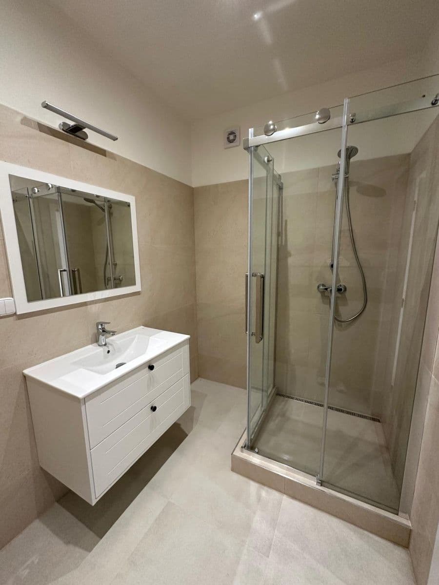 Pronájem bytu 64 m², K Zámku, Praha, Praha Pronájem bytu 64 m², K Zámku, Praha, Praha