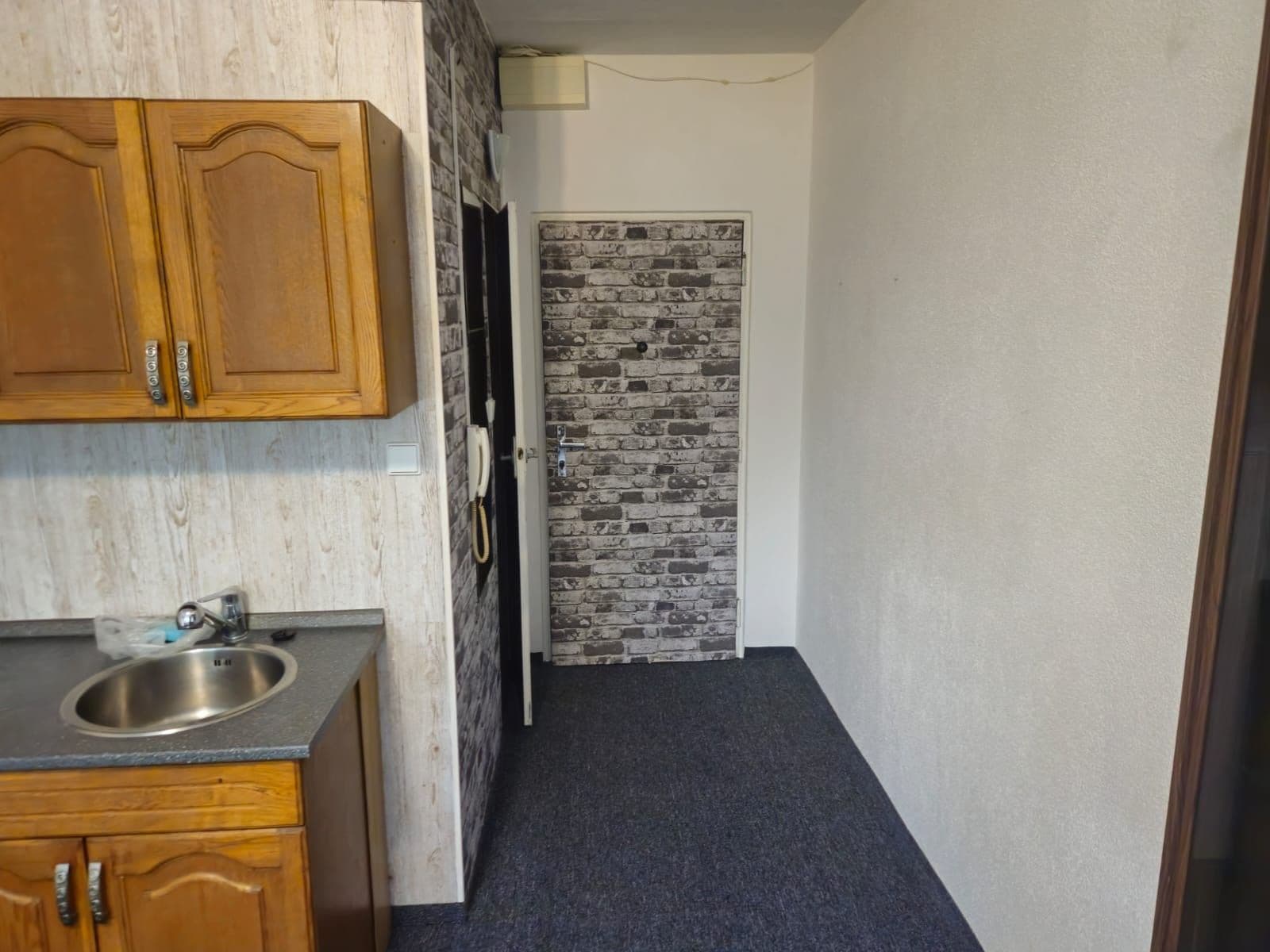 Pronájem bytu 1+kk 20 m², J. A. Gagarina, Nejdek, Karlovarský kraj Pronájem bytu 1+kk 20 m², J. A. Gagarina, Nejdek, Karlovarský kraj