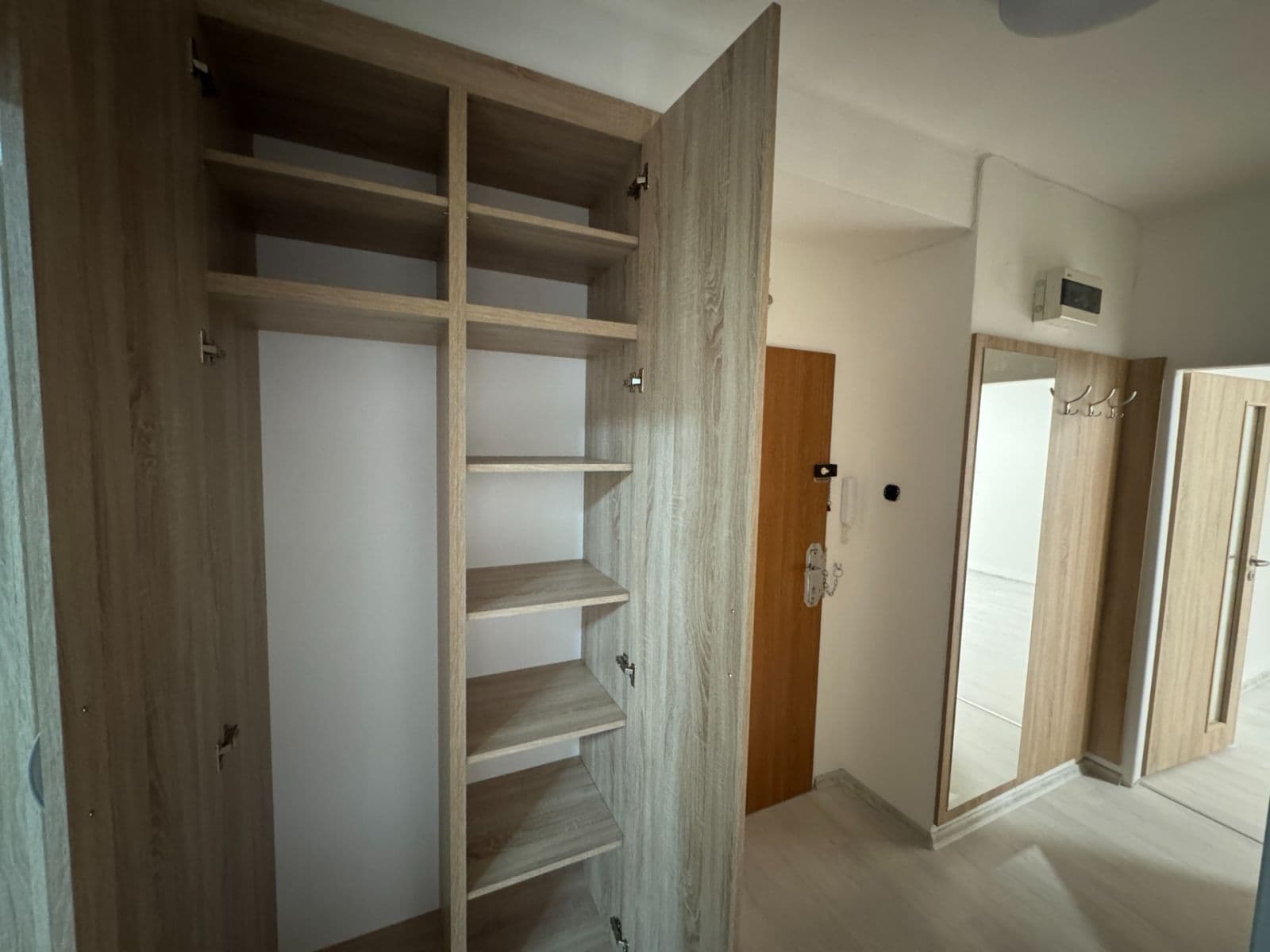 Pronájem bytu 2+1 56 m², náměstí Družby, Ostrava, Moravskoslezský kraj Pronájem bytu 2+1 56 m², náměstí Družby, Ostrava, Moravskoslezský kraj