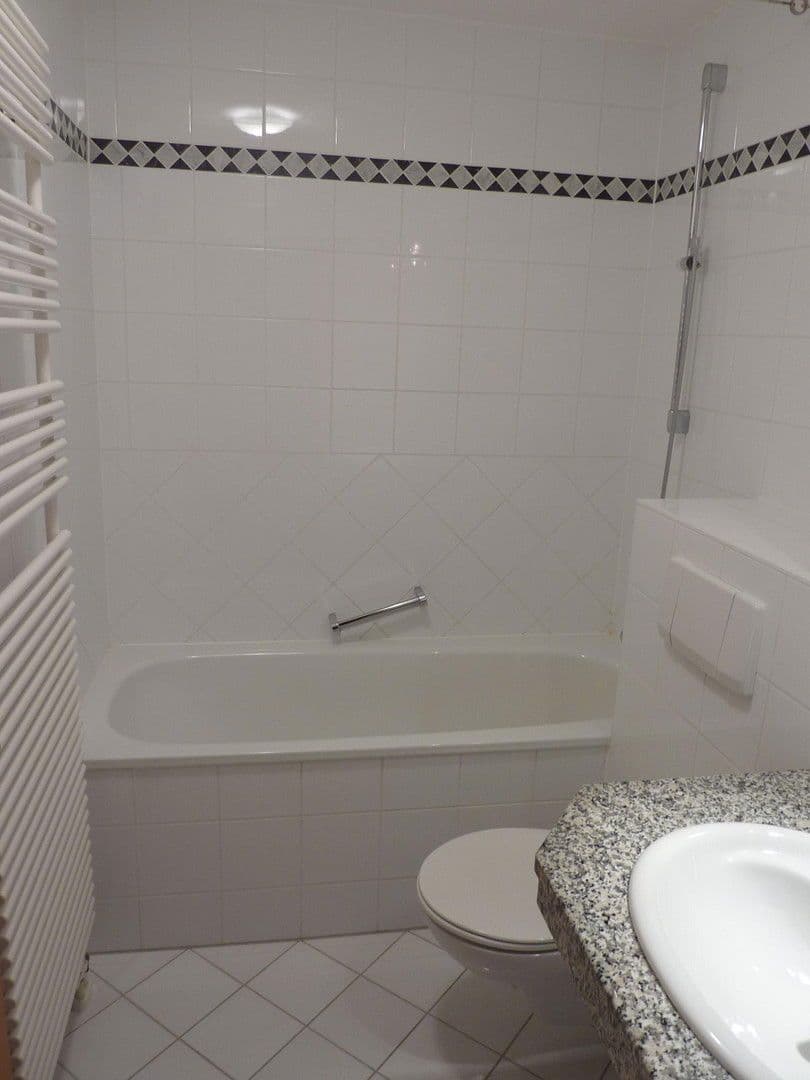 Pronájem bytu 1+1 35 m², Sinzinger Str. 5, Fürstenfeldbruck, Bavorsko Pronájem bytu 1+1 35 m², Sinzinger Str. 5, Fürstenfeldbruck, Bavorsko