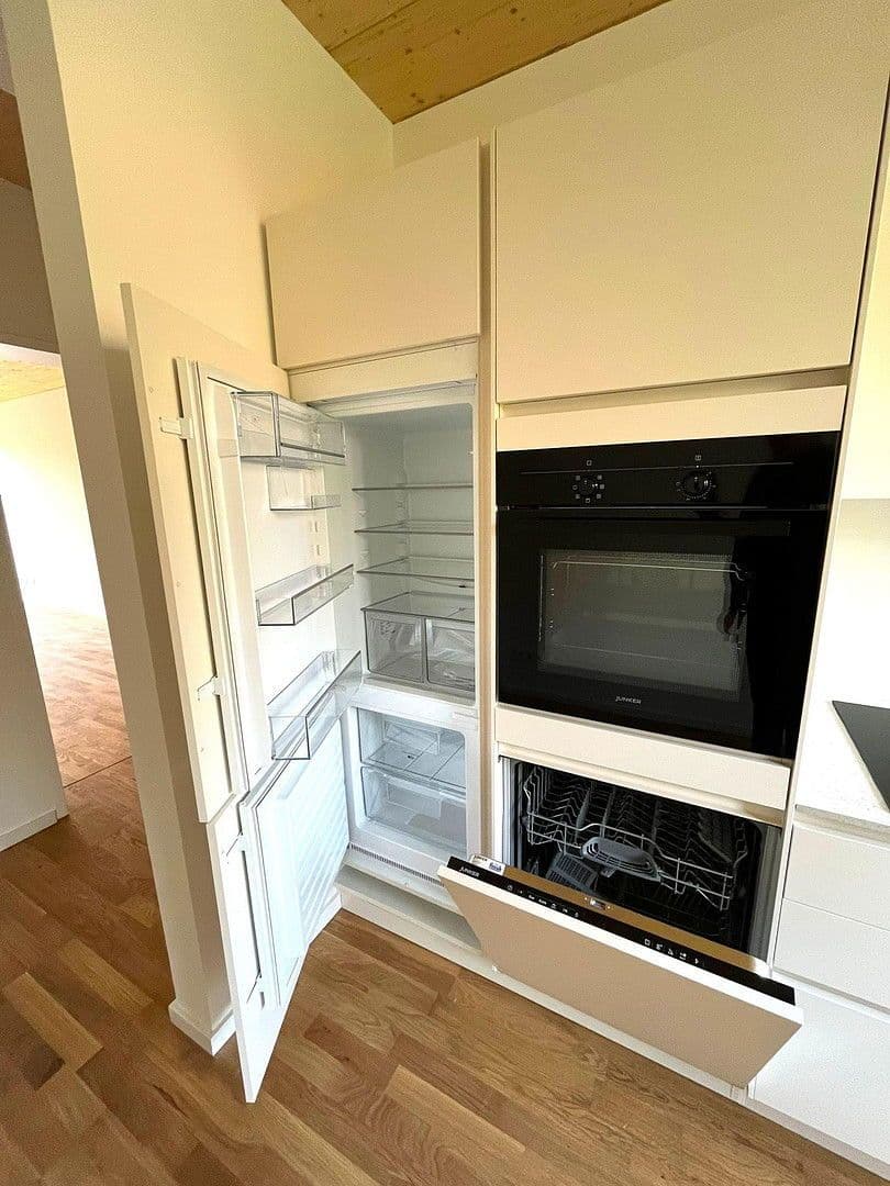 Pronájem bytu 2+1 69 m², Giselastraße 11, Bezirk Lichtenberg, Berlín Pronájem bytu 2+1 69 m², Giselastraße 11, Bezirk Lichtenberg, Berlín