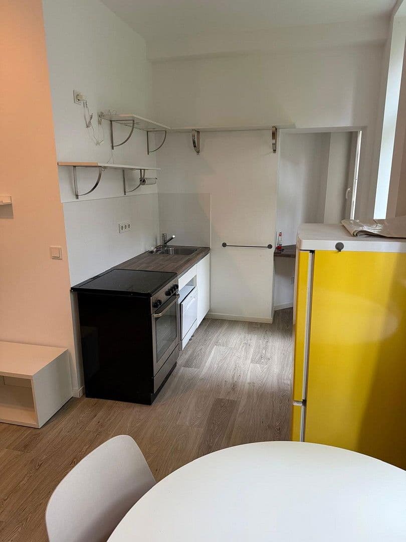 Pronájem bytu 2+1 42 m², Rauenthaler Str. 22, Wiesbaden, Hessen Pronájem bytu 2+1 42 m², Rauenthaler Str. 22, Wiesbaden, Hessen