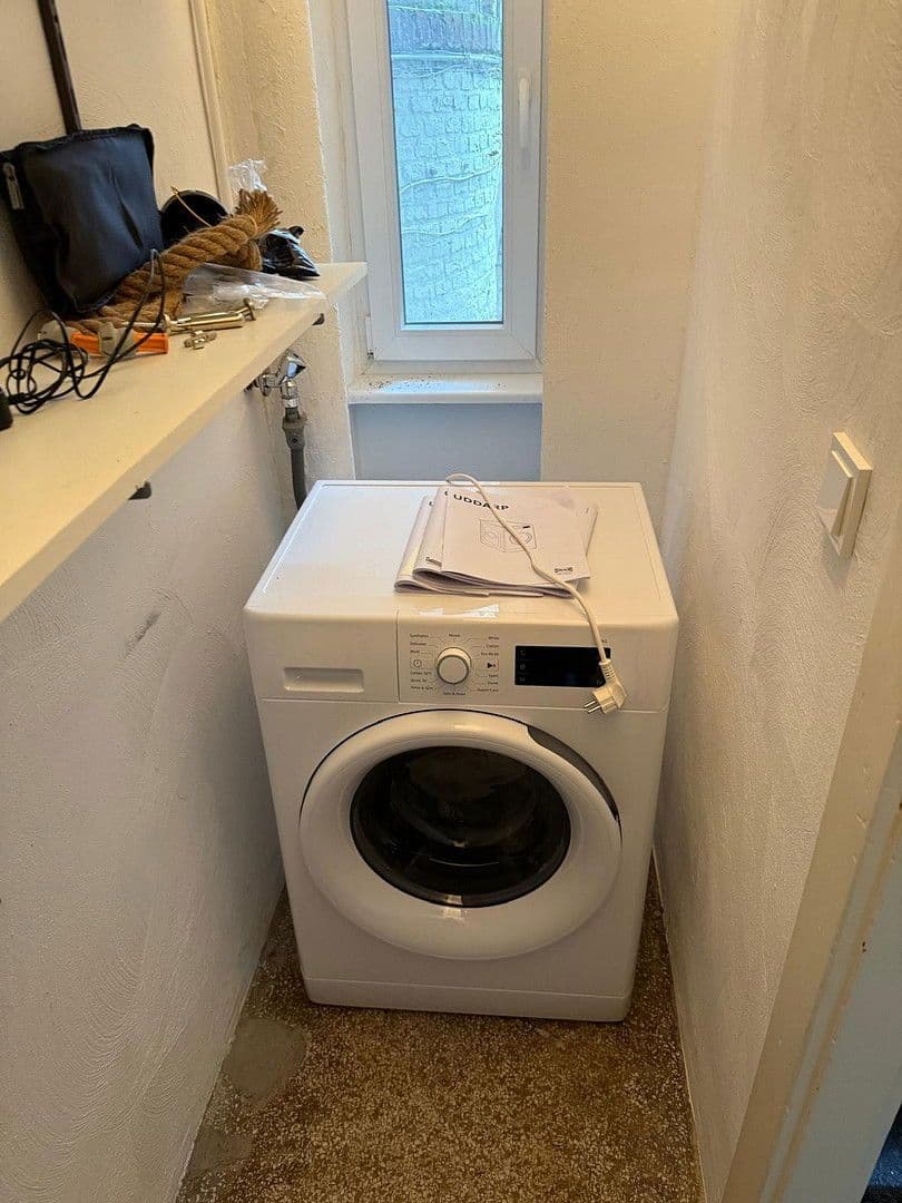 Pronájem bytu 2+1 42 m², Rauenthaler Str. 22, Wiesbaden, Hessen Pronájem bytu 2+1 42 m², Rauenthaler Str. 22, Wiesbaden, Hessen