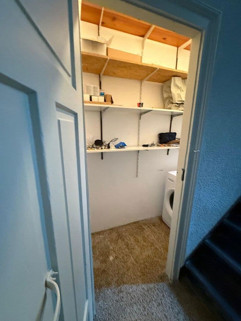 Pronájem bytu 2+1 42 m², Rauenthaler Str. 22, Wiesbaden, Hessen Pronájem bytu 2+1 42 m², Rauenthaler Str. 22, Wiesbaden, Hessen