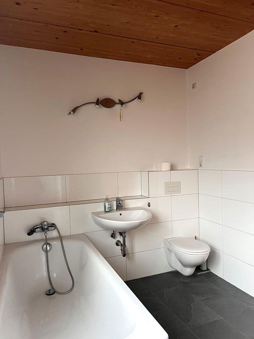 Prodej kanceláře 35 m², Irschenberg, Bavorsko Prodej kanceláře 35 m², Irschenberg, Bavorsko