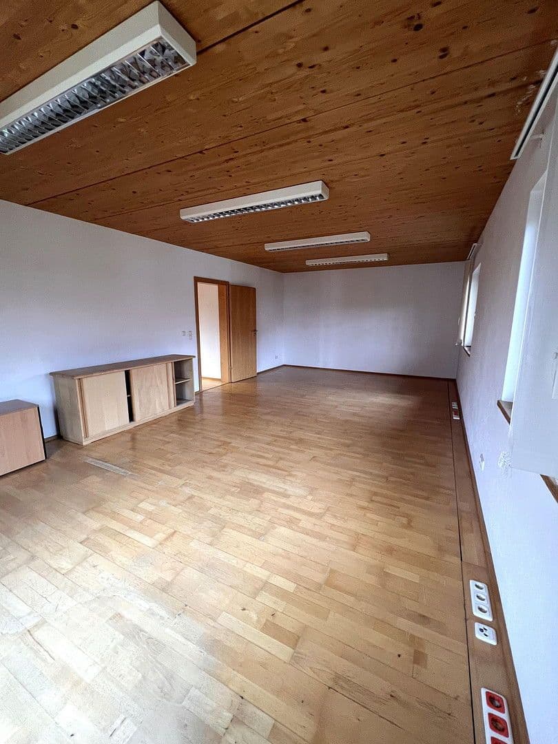 Prodej kanceláře 60 m², Irschenberg, Bavorsko Prodej kanceláře 60 m², Irschenberg, Bavorsko