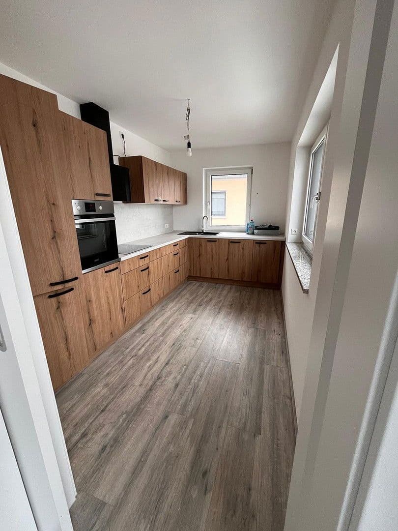 Pronájem bytu 3+1 99 m², Tulpenstr. 18a, Wackersdorf, Bavorsko Pronájem bytu 3+1 99 m², Tulpenstr. 18a, Wackersdorf, Bavorsko