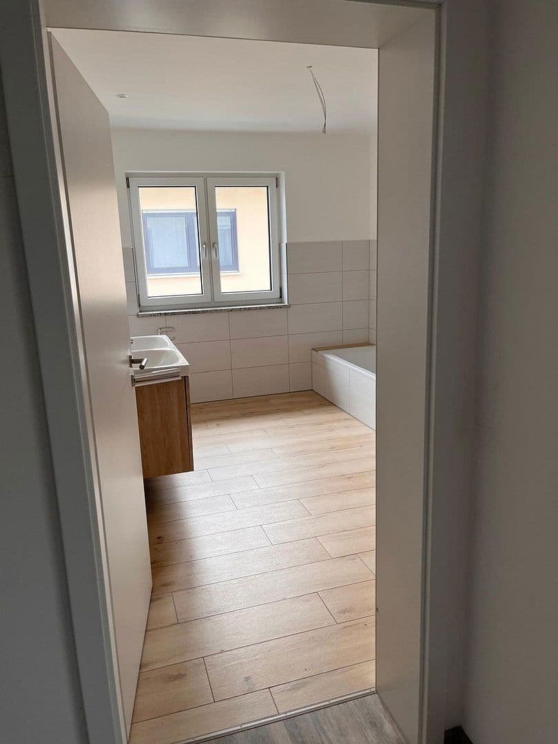 Pronájem bytu 3+1 99 m², Tulpenstr. 18a, Wackersdorf, Bavorsko Pronájem bytu 3+1 99 m², Tulpenstr. 18a, Wackersdorf, Bavorsko