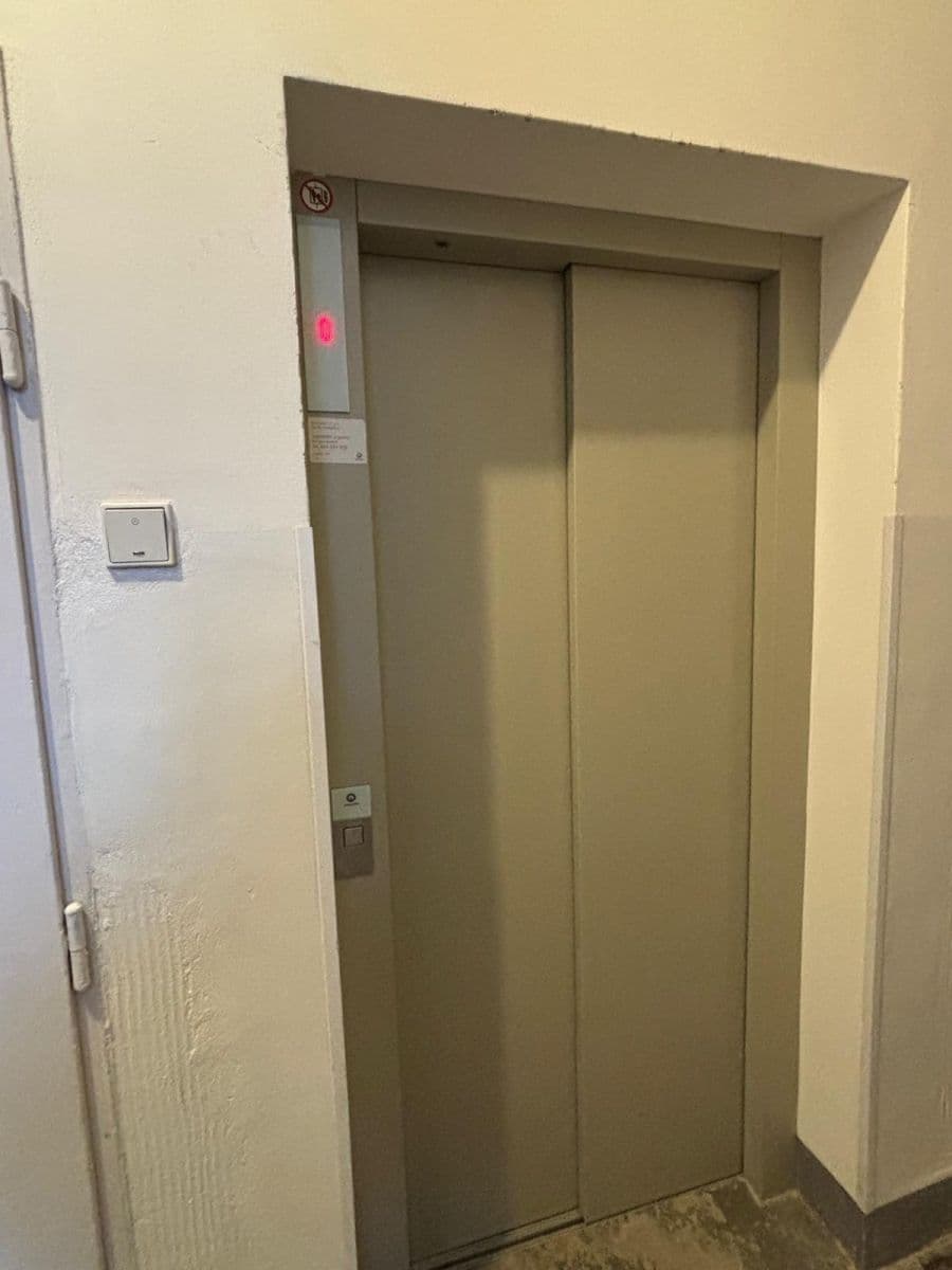 Pronájem bytu 1+kk 32 m², Ortenovo náměstí, Praha, Praha Pronájem bytu 1+kk 32 m², Ortenovo náměstí, Praha, Praha