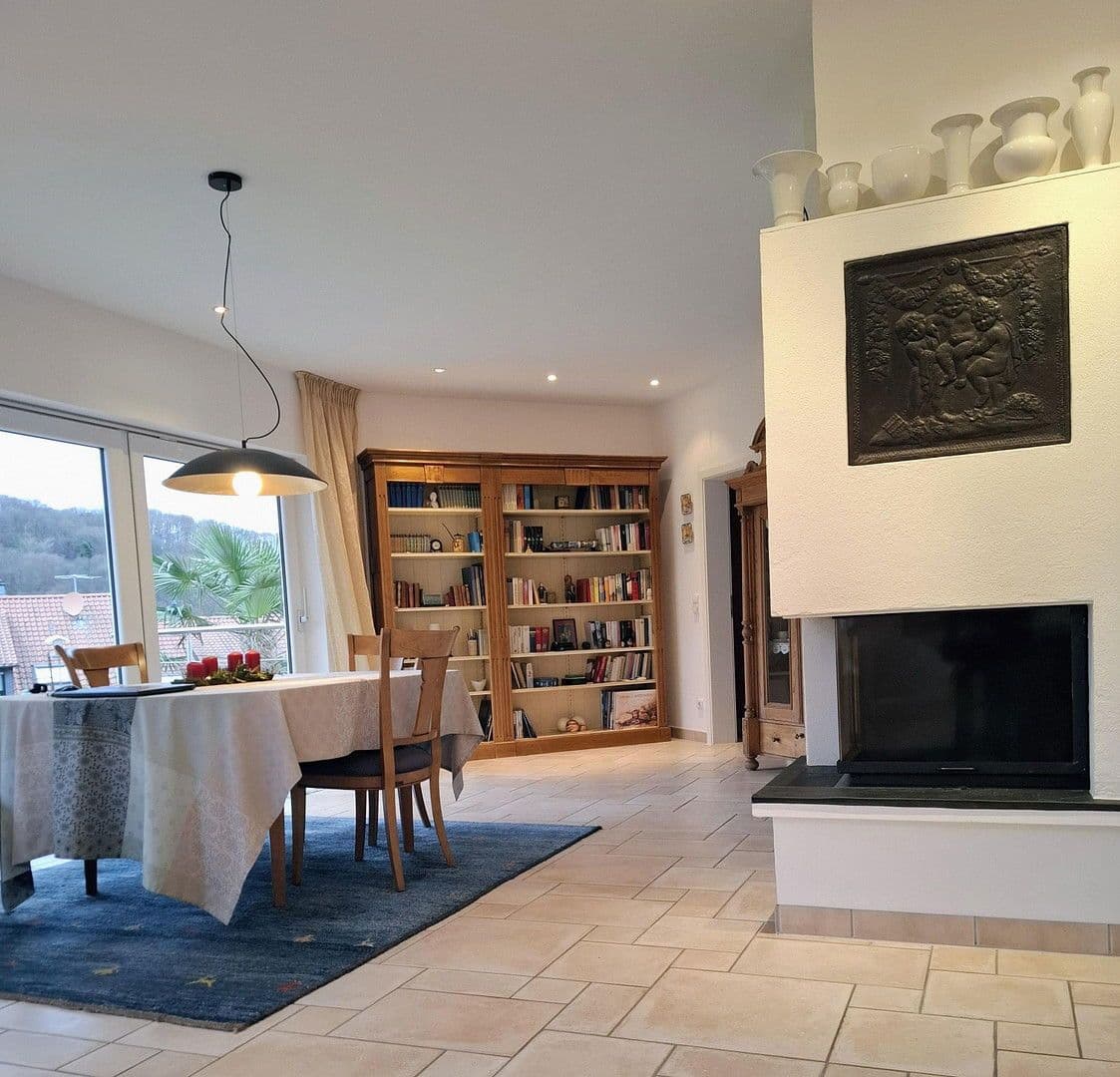 Pronájem bytu 4+1 170 m², Wachtberg, Severní Porýní-Vestfálsko Pronájem bytu 4+1 170 m², Wachtberg, Severní Porýní-Vestfálsko