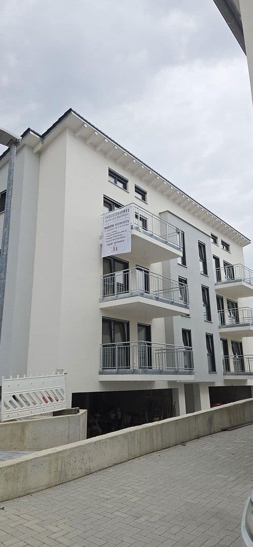 Pronájem bytu 4+1 92 m², Bergstr.36, Neudenau, Bádensko-Württembersko Pronájem bytu 4+1 92 m², Bergstr.36, Neudenau, Bádensko-Württembersko