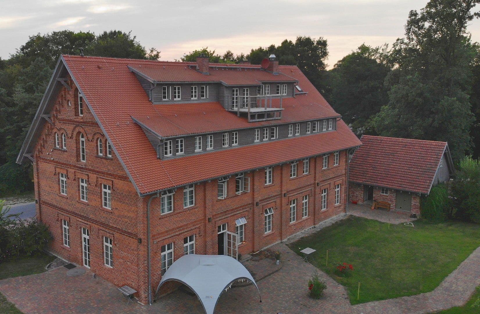 Prodej domu 835 m², pozemek 5.200 m², Rechlin, Mecklenburg-Vorpommern Prodej domu 835 m², pozemek 5.200 m², Rechlin, Mecklenburg-Vorpommern