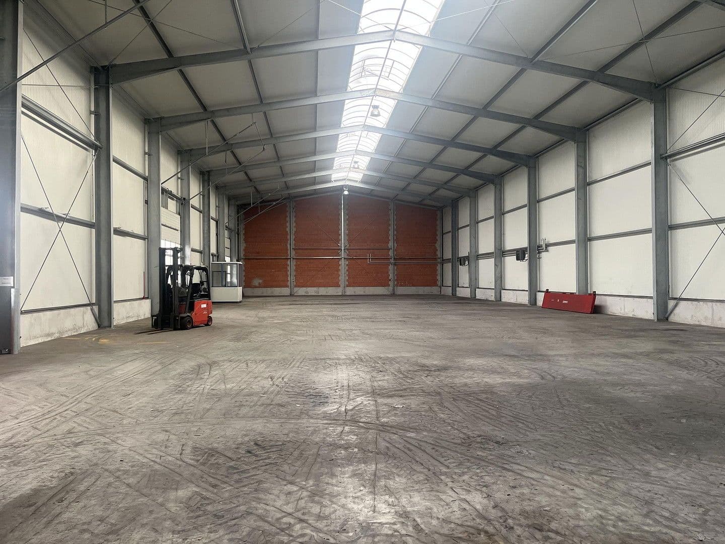 Pronájem nebytového prostoru 10.000 m², Bahnhofstraße 10, Walschleben, Durynsko Pronájem nebytového prostoru 10.000 m², Bahnhofstraße 10, Walschleben, Durynsko