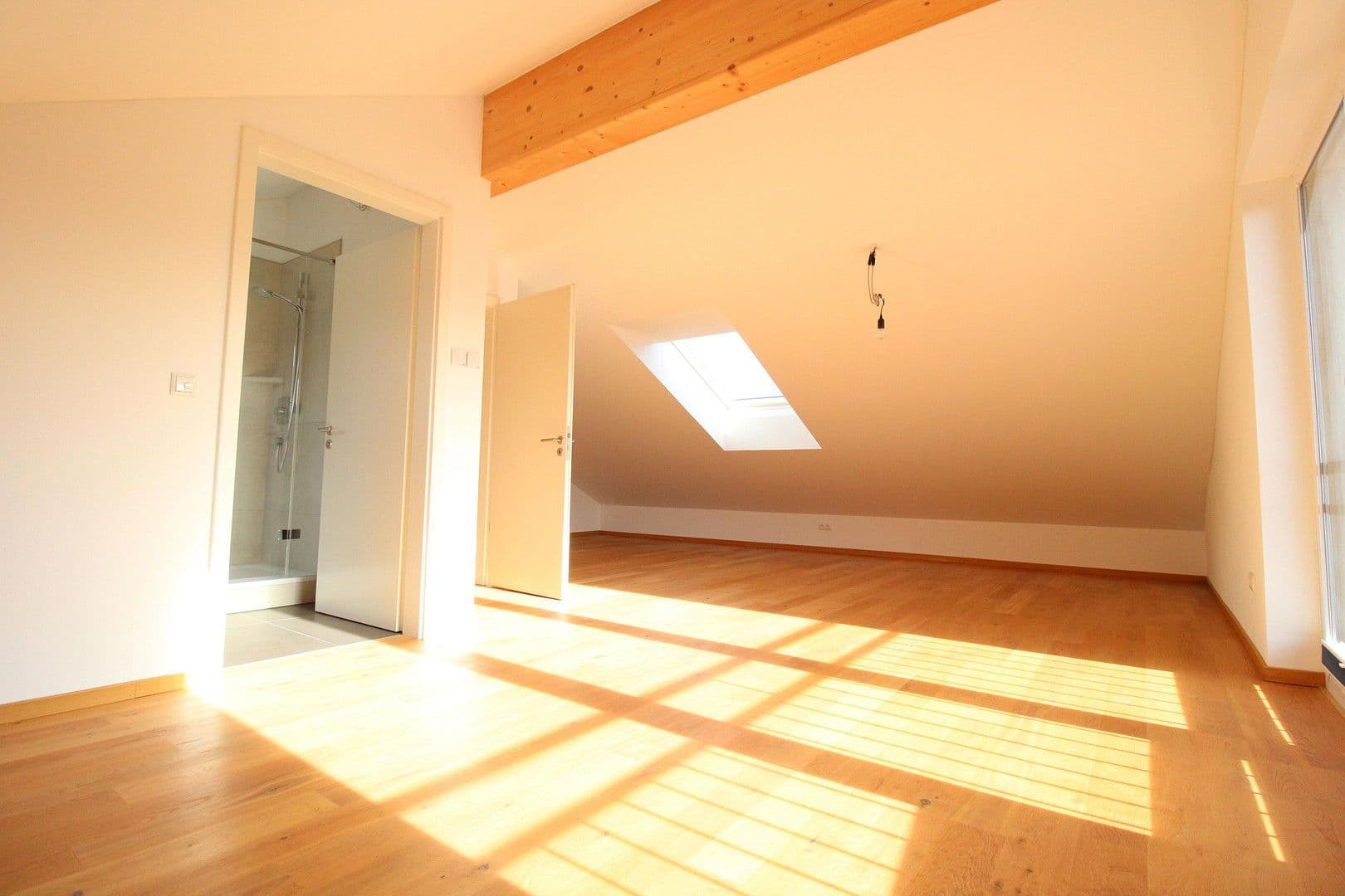 Pronájem domu 172 m², pozemek 330 m², Egling-Deining, Bavorsko Pronájem domu 172 m², pozemek 330 m², Egling-Deining, Bavorsko