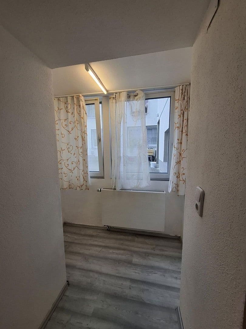 Pronájem bytu 4+1 84 m², Wertachstrasse 12, Augsburg, Bavorsko Pronájem bytu 4+1 84 m², Wertachstrasse 12, Augsburg, Bavorsko