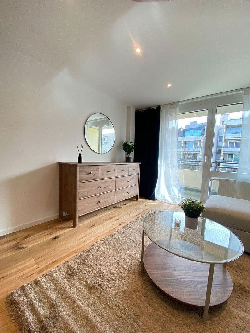 Pronájem bytu 1+1 29 m², Berg-am-Laim-Str. 95, München, Bavorsko Pronájem bytu 1+1 29 m², Berg-am-Laim-Str. 95, München, Bavorsko