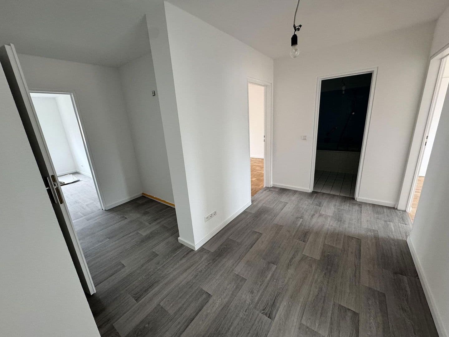 Pronájem bytu 3+1 81 m², Römerstr. 3, Rottweil, Bádensko-Württembersko Pronájem bytu 3+1 81 m², Römerstr. 3, Rottweil, Bádensko-Württembersko