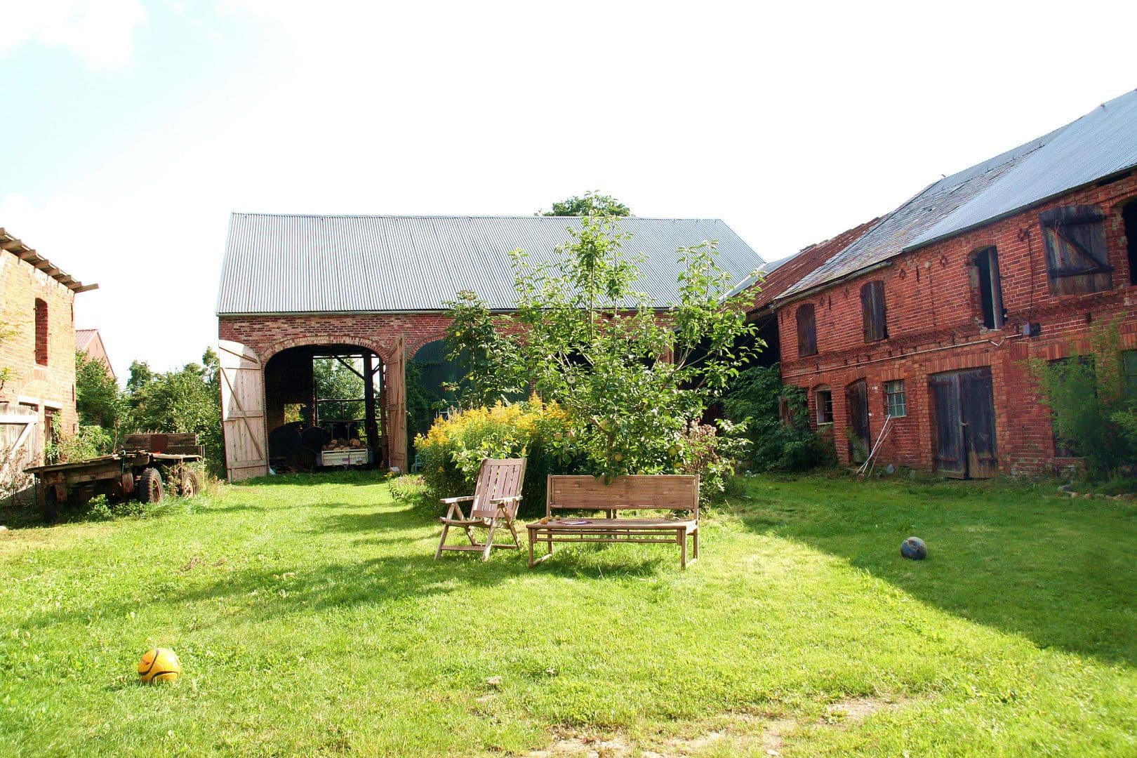 Prodej domu 450 m², pozemek 5.530 m², Grabow, Mecklenburg-Vorpommern Prodej domu 450 m², pozemek 5.530 m², Grabow, Mecklenburg-Vorpommern