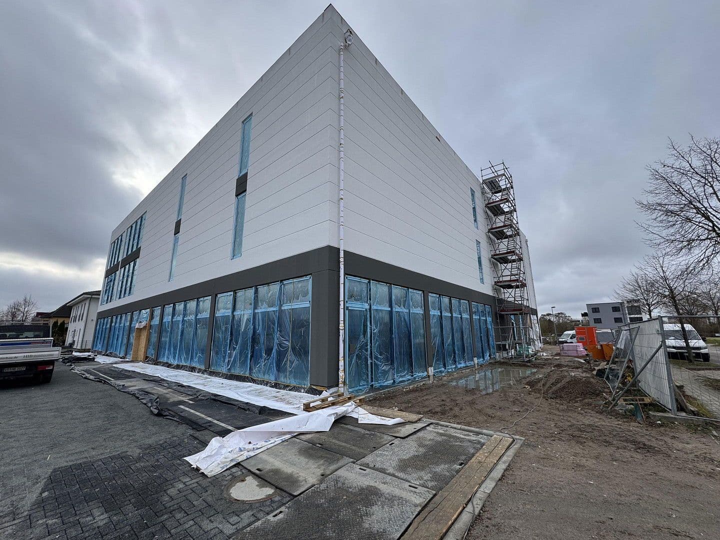 Pronájem nebytového prostoru 3.000 m², Rostock, Mecklenburg-Vorpommern Pronájem nebytového prostoru 3.000 m², Rostock, Mecklenburg-Vorpommern