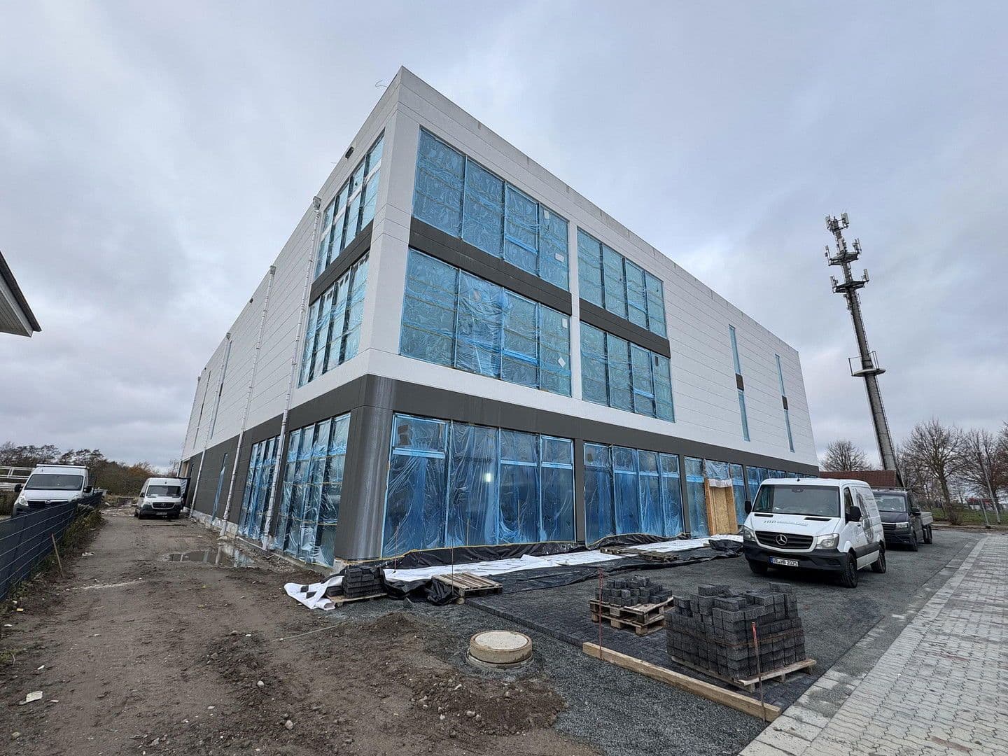 Pronájem nebytového prostoru 3.000 m², Rostock, Mecklenburg-Vorpommern Pronájem nebytového prostoru 3.000 m², Rostock, Mecklenburg-Vorpommern