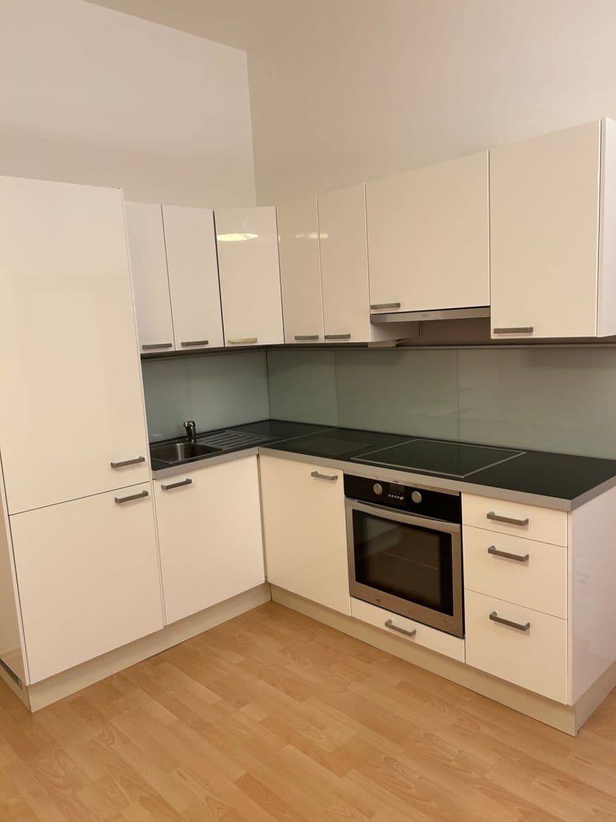 Pronájem bytu 1+kk 35 m², Kudrnova, Praha, Praha Pronájem bytu 1+kk 35 m², Kudrnova, Praha, Praha