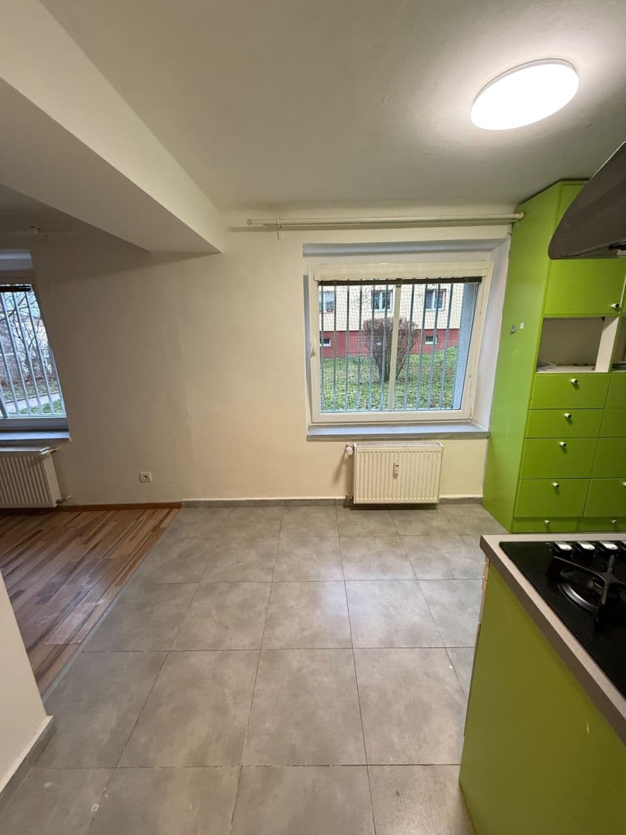 Pronájem bytu 2+kk 39 m², Rabasova, Slaný, Středočeský kraj Pronájem bytu 2+kk 39 m², Rabasova, Slaný, Středočeský kraj