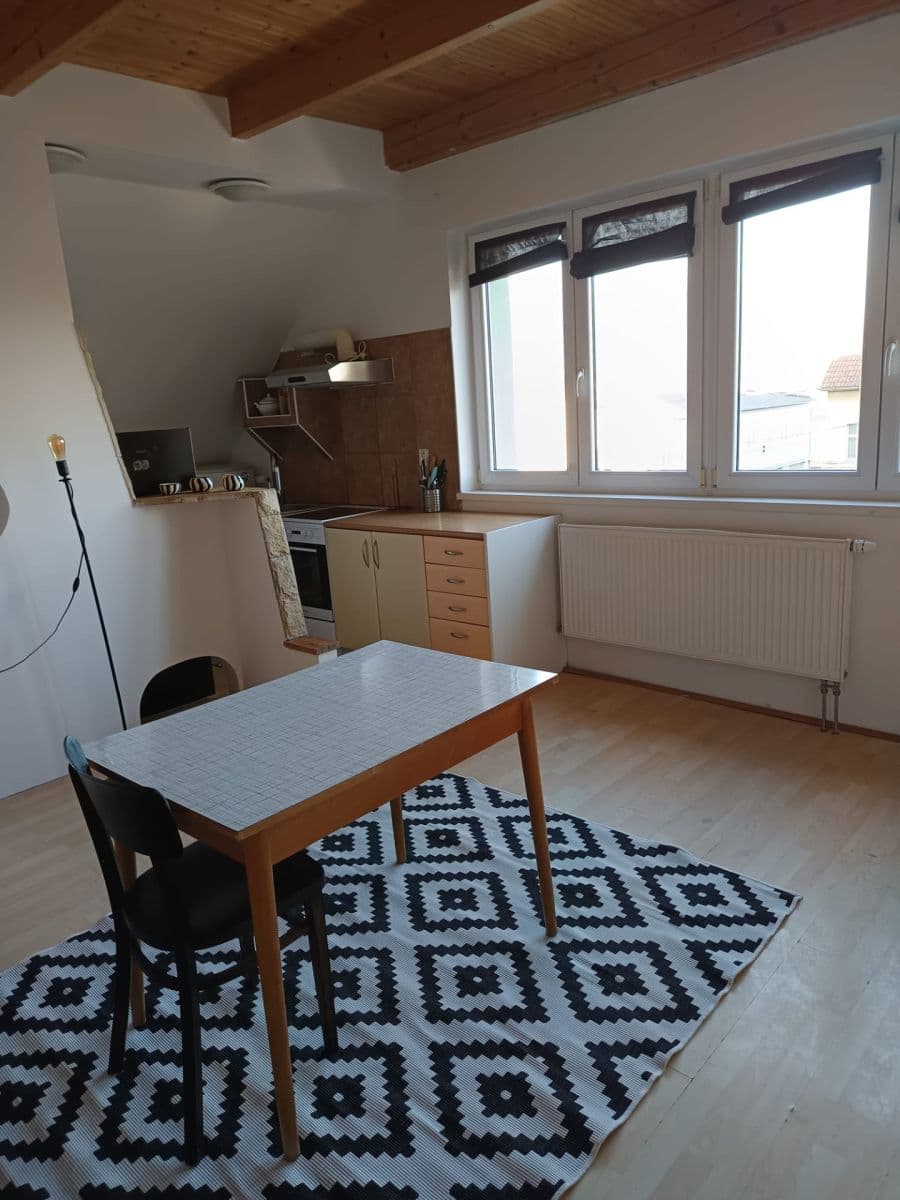 Pronájem bytu 2+kk 60 m², Stankovského, Čelákovice, Středočeský kraj Pronájem bytu 2+kk 60 m², Stankovského, Čelákovice, Středočeský kraj