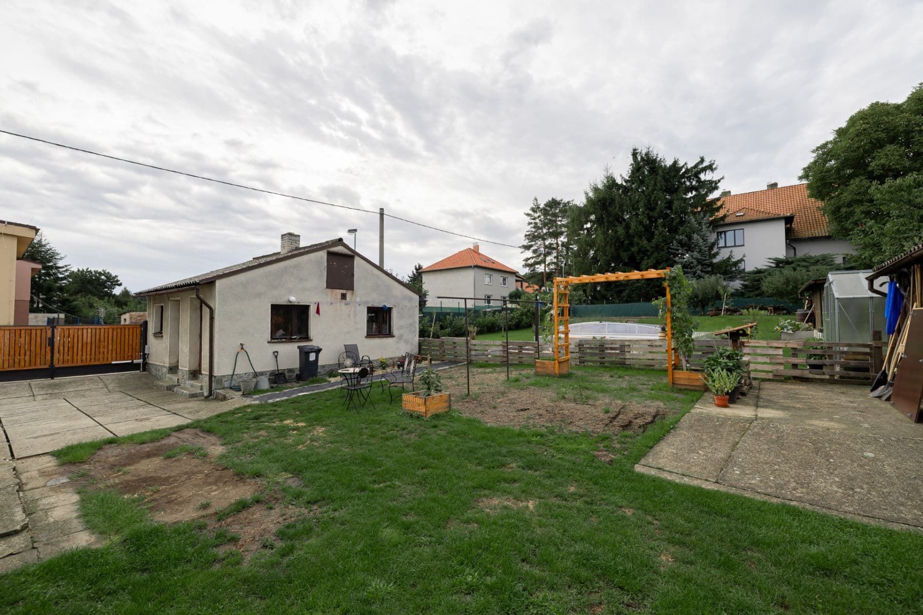 Prodej domu 183 m², pozemek 1.059 m², Na Křížku, Měšice, Středočeský kraj Prodej domu 183 m², pozemek 1.059 m², Na Křížku, Měšice, Středočeský kraj