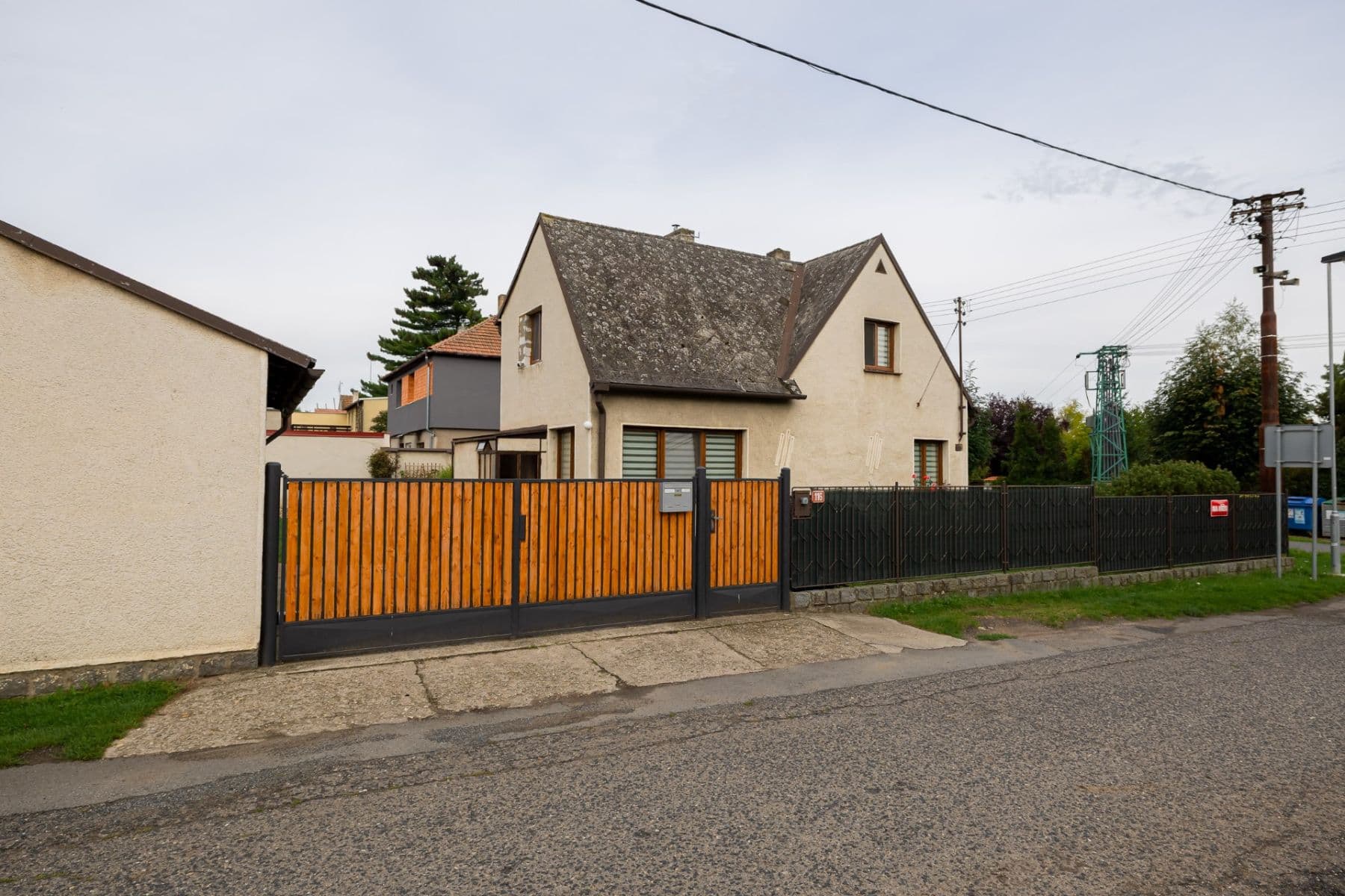 Prodej domu 183 m², pozemek 1.059 m², Na Křížku, Měšice, Středočeský kraj Prodej domu 183 m², pozemek 1.059 m², Na Křížku, Měšice, Středočeský kraj