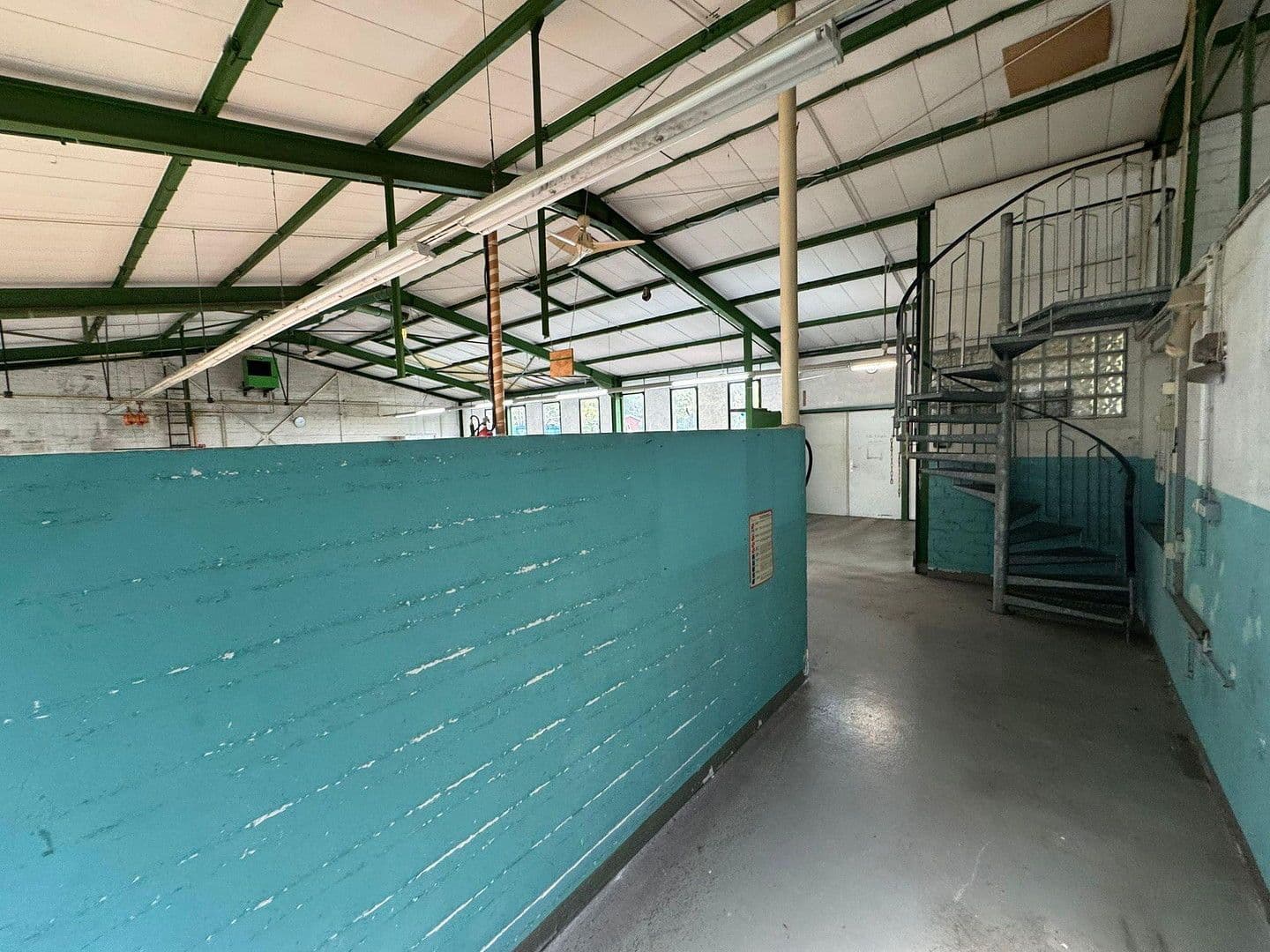 Prodej nebytového prostoru 600 m², Solingen, Severní Porýní-Vestfálsko Prodej nebytového prostoru 600 m², Solingen, Severní Porýní-Vestfálsko