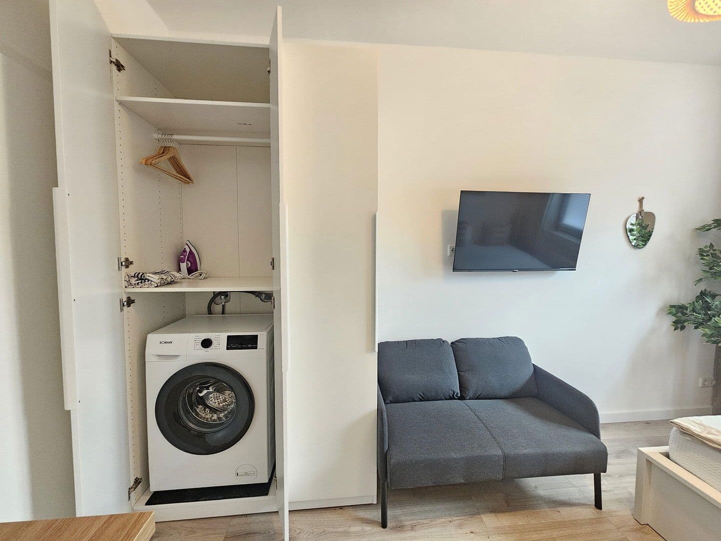 Pronájem bytu 1+1 20 m², Sonnenstr. 36a, Düsseldorf, Severní Porýní-Vestfálsko Pronájem bytu 1+1 20 m², Sonnenstr. 36a, Düsseldorf, Severní Porýní-Vestfálsko