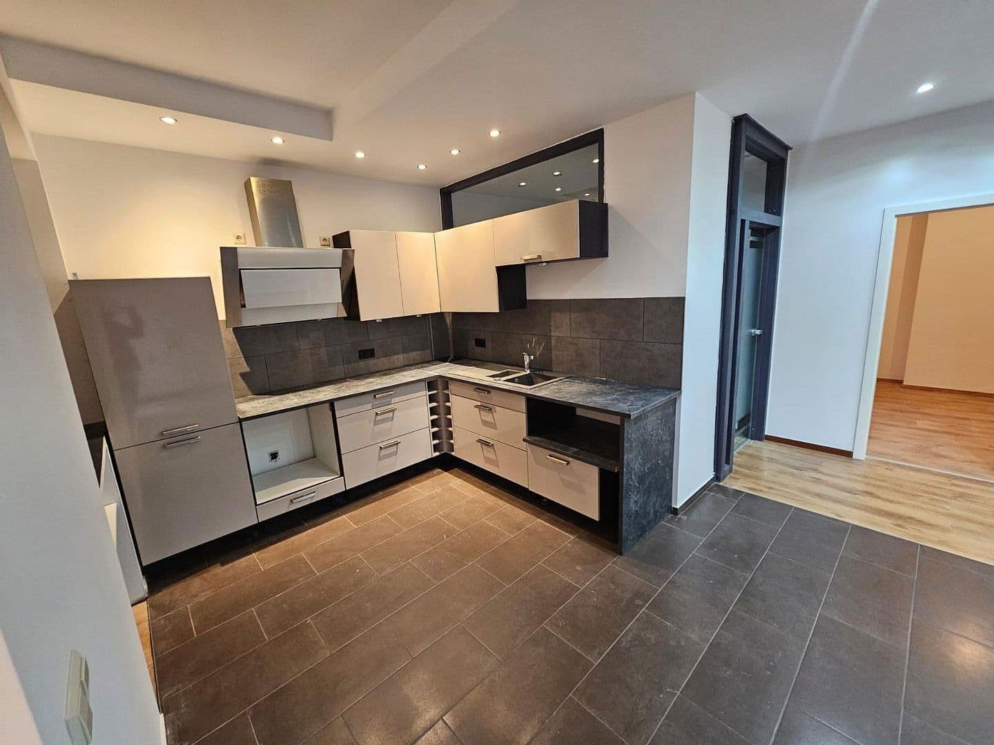 Pronájem bytu 4+1 107 m², Sielower Str. 55, Cottbus, Braniborsko Pronájem bytu 4+1 107 m², Sielower Str. 55, Cottbus, Braniborsko