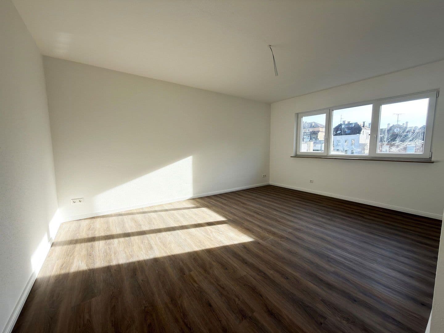 Pronájem bytu 2+1 59 m², Stuttgart, Bádensko-Württembersko Pronájem bytu 2+1 59 m², Stuttgart, Bádensko-Württembersko