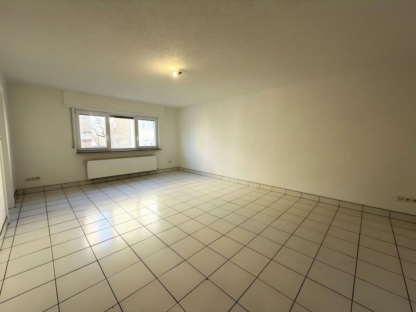 Pronájem bytu 1+1 40 m², Stuttgart, Bádensko-Württembersko Pronájem bytu 1+1 40 m², Stuttgart, Bádensko-Württembersko