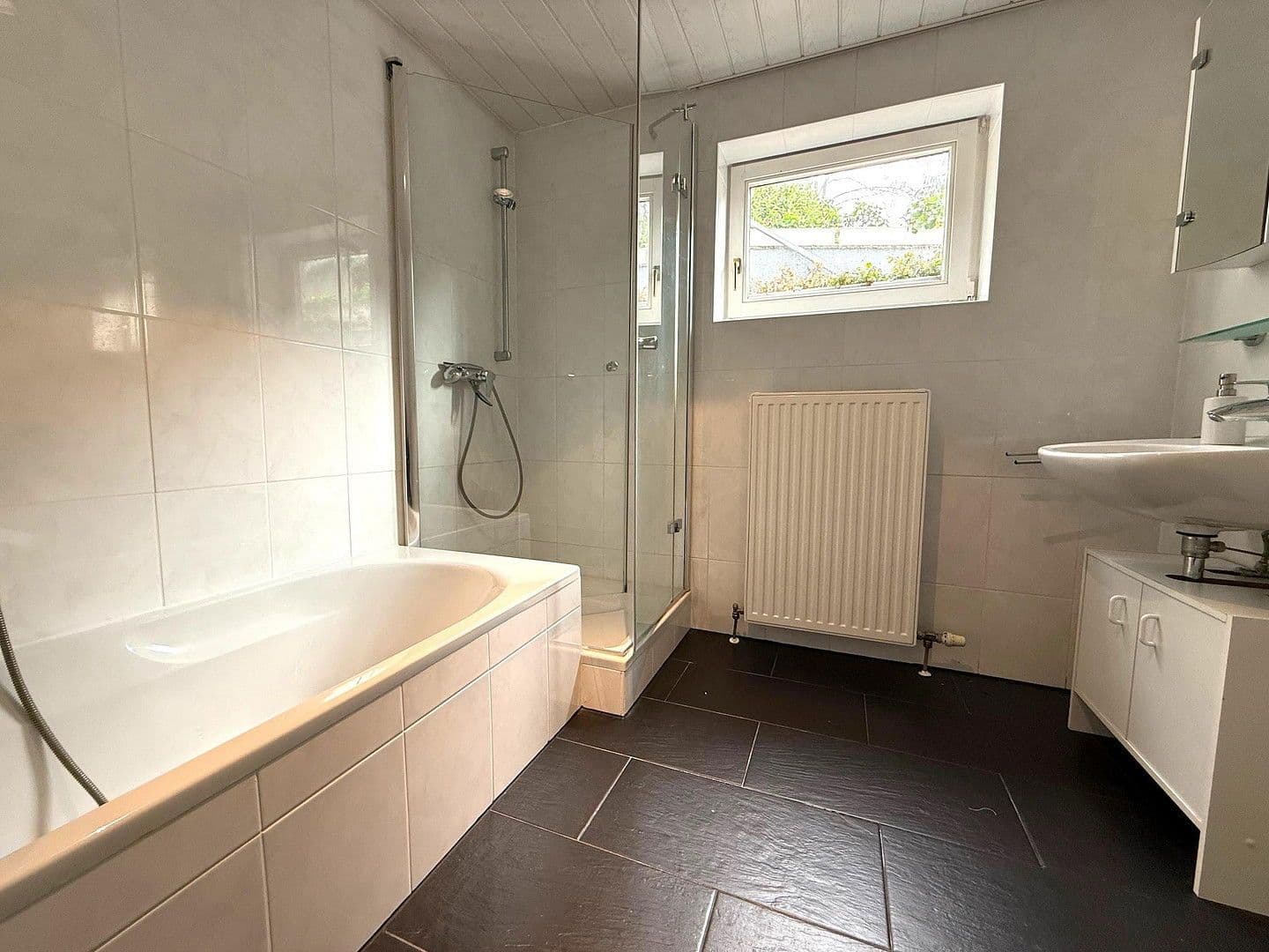 Prodej domu 208 m², pozemek 1.000 m², Im Schlot 14, Möckmühl, Bádensko-Württembersko Prodej domu 208 m², pozemek 1.000 m², Im Schlot 14, Möckmühl, Bádensko-Württembersko