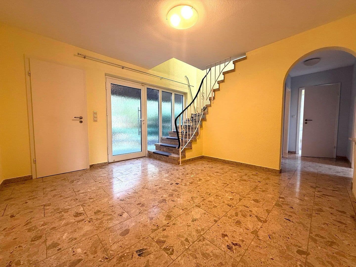 Prodej domu 208 m², pozemek 1.000 m², Im Schlot 14, Möckmühl, Bádensko-Württembersko Prodej domu 208 m², pozemek 1.000 m², Im Schlot 14, Möckmühl, Bádensko-Württembersko