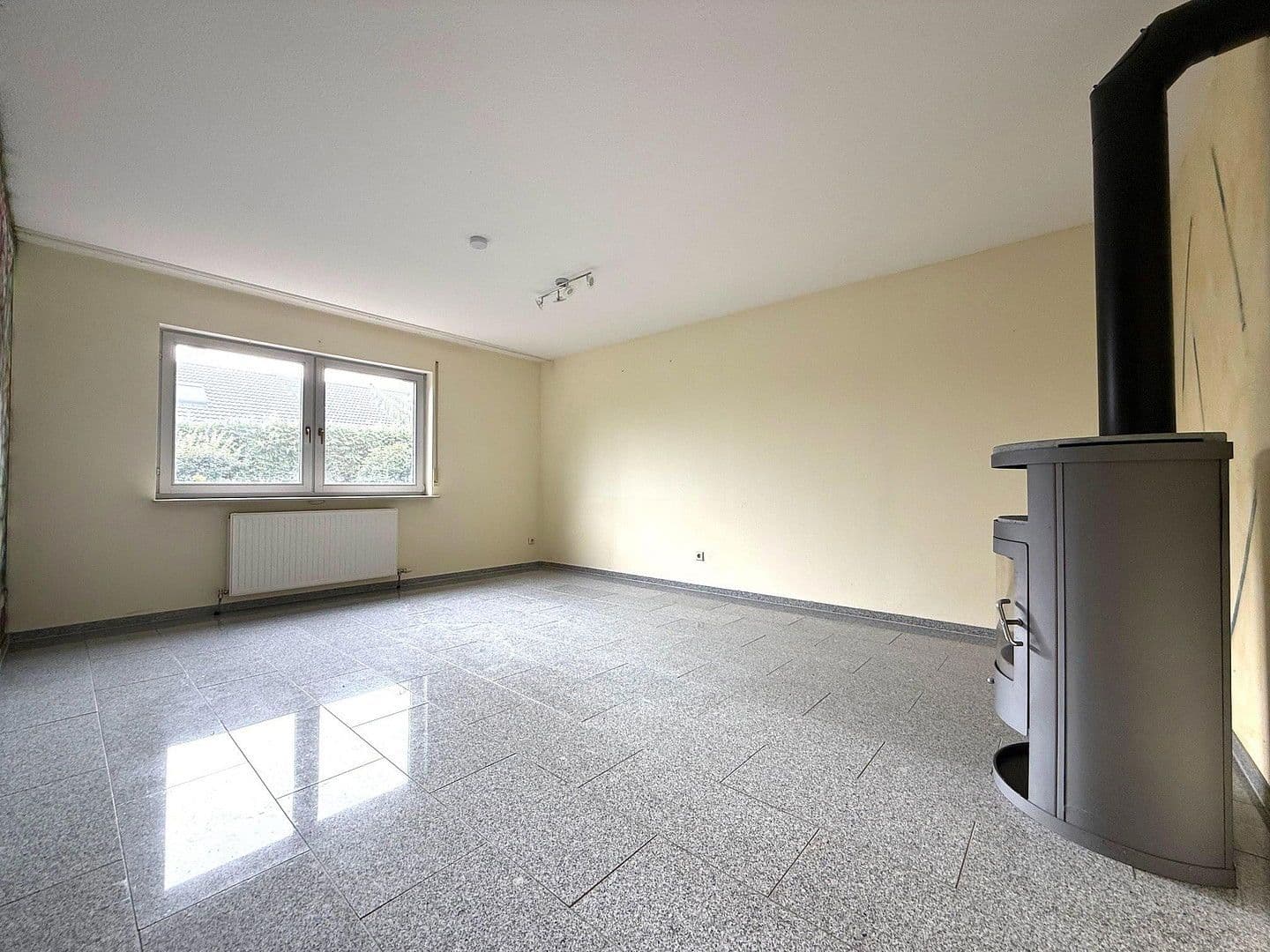 Prodej domu 208 m², pozemek 1.000 m², Im Schlot 14, Möckmühl, Bádensko-Württembersko Prodej domu 208 m², pozemek 1.000 m², Im Schlot 14, Möckmühl, Bádensko-Württembersko