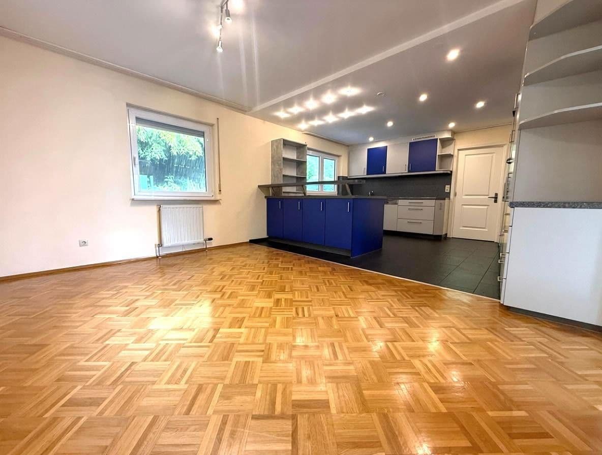 Prodej domu 208 m², pozemek 1.000 m², Im Schlot 14, Möckmühl, Bádensko-Württembersko Prodej domu 208 m², pozemek 1.000 m², Im Schlot 14, Möckmühl, Bádensko-Württembersko