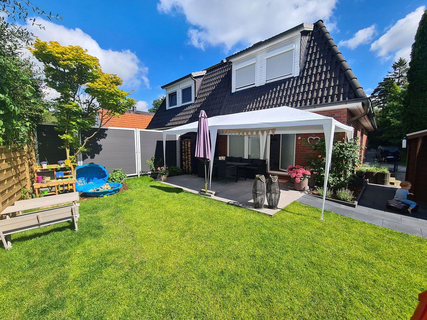 Prodej domu 100 m², pozemek 250 m², Rosengarten, Dolní Sasko Prodej domu 100 m², pozemek 250 m², Rosengarten, Dolní Sasko