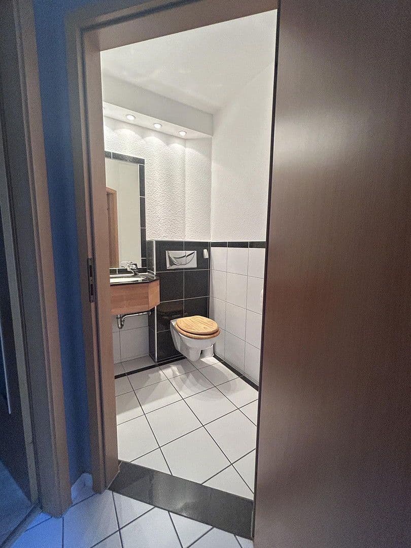 Pronájem domu 141 m², pozemek 160 m², Kaiserslautern, Porýní-Falc Pronájem domu 141 m², pozemek 160 m², Kaiserslautern, Porýní-Falc