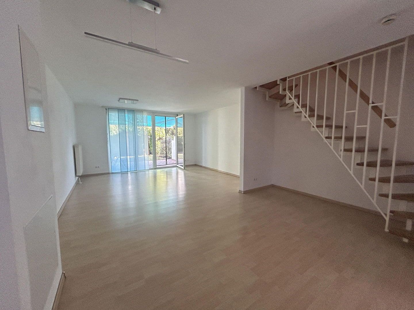 Pronájem domu 141 m², pozemek 160 m², Kaiserslautern, Porýní-Falc Pronájem domu 141 m², pozemek 160 m², Kaiserslautern, Porýní-Falc