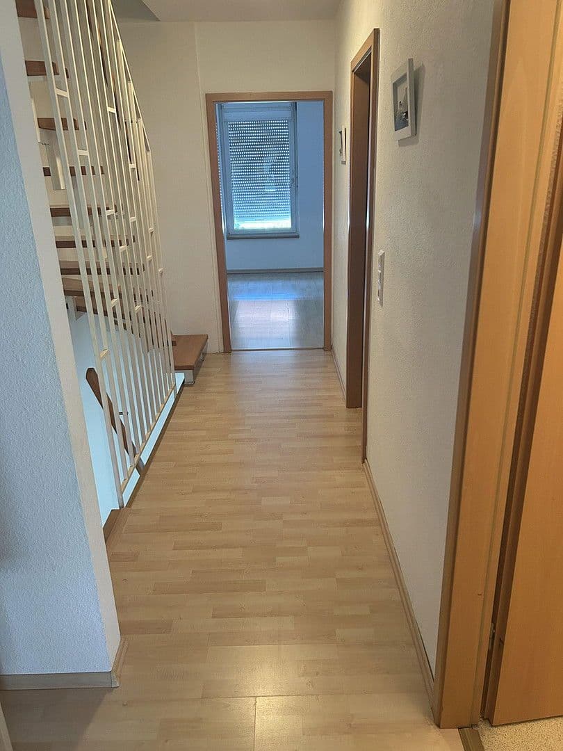 Pronájem domu 141 m², pozemek 160 m², Kaiserslautern, Porýní-Falc Pronájem domu 141 m², pozemek 160 m², Kaiserslautern, Porýní-Falc