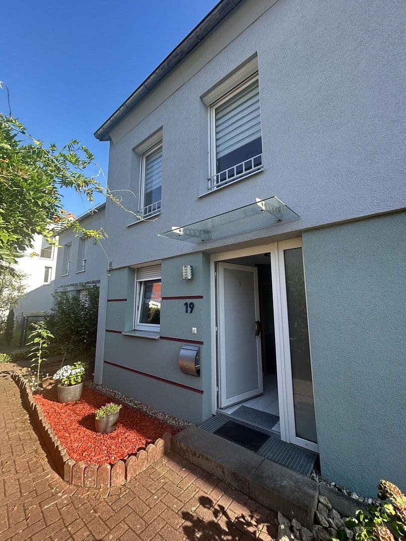 Pronájem domu 141 m², pozemek 160 m², Kaiserslautern, Porýní-Falc Pronájem domu 141 m², pozemek 160 m², Kaiserslautern, Porýní-Falc