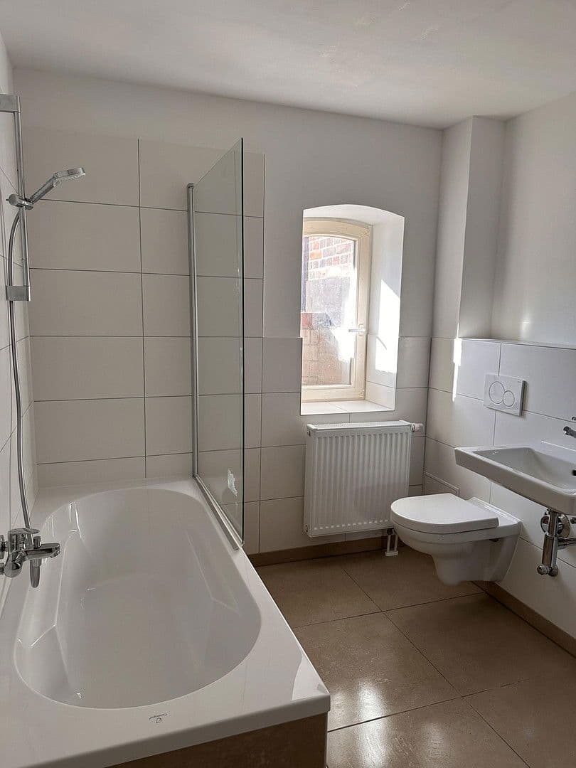 Pronájem bytu 3+1 98 m², Hermann-Bebert-Straße 3, Sassnitz, Mecklenburg-Vorpommern Pronájem bytu 3+1 98 m², Hermann-Bebert-Straße 3, Sassnitz, Mecklenburg-Vorpommern