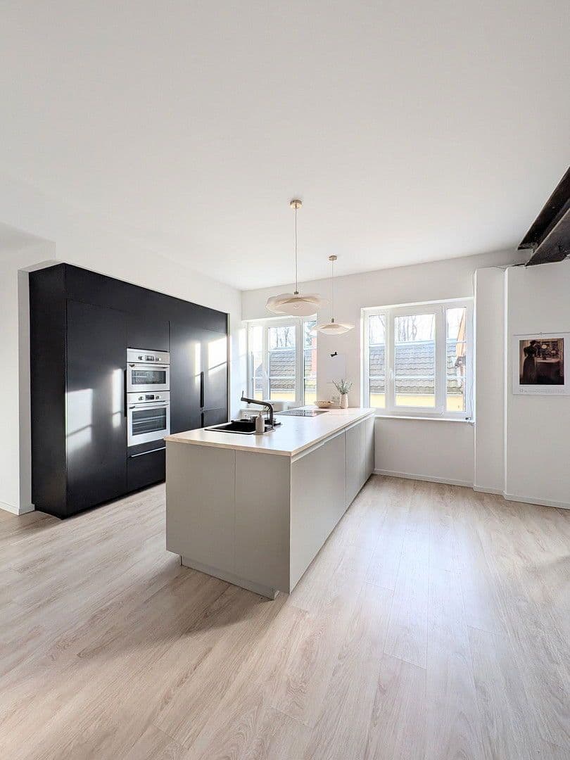 Prodej domu 261 m², pozemek 700 m², Oberfrohnaer Str. 135, Chemnitz, Sasko Prodej domu 261 m², pozemek 700 m², Oberfrohnaer Str. 135, Chemnitz, Sasko