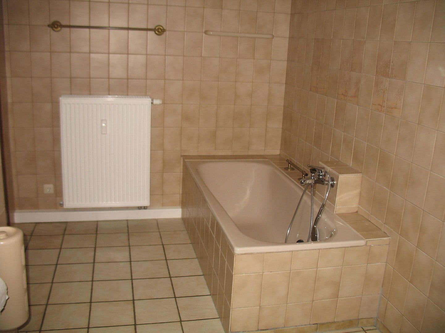 Pronájem bytu 5+1 174 m², Gänsfelderstraße 14, Zeltingen-Rachtig, Porýní-Falc Pronájem bytu 5+1 174 m², Gänsfelderstraße 14, Zeltingen-Rachtig, Porýní-Falc