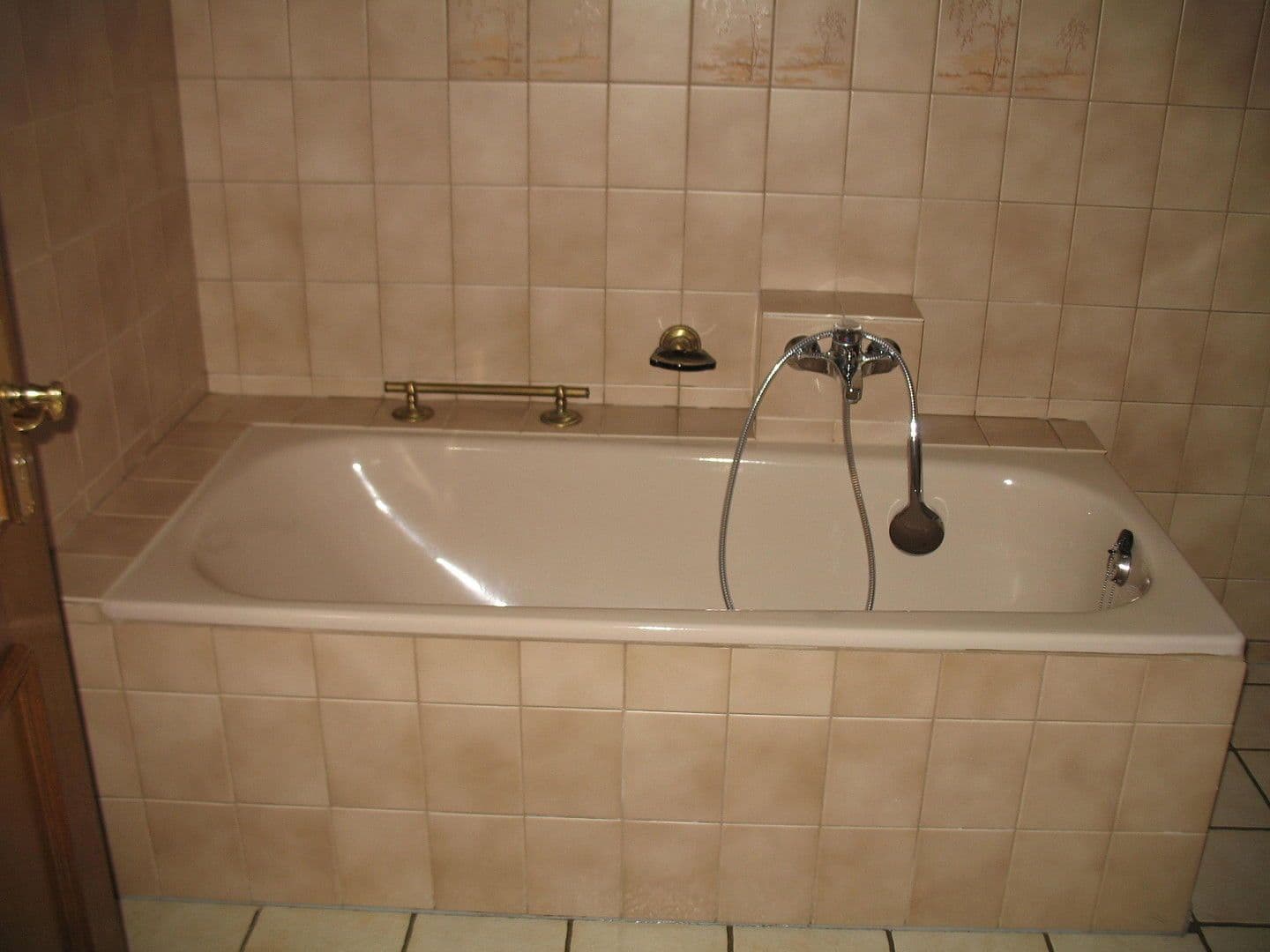 Pronájem bytu 5+1 174 m², Gänsfelderstraße 14, Zeltingen-Rachtig, Porýní-Falc Pronájem bytu 5+1 174 m², Gänsfelderstraße 14, Zeltingen-Rachtig, Porýní-Falc